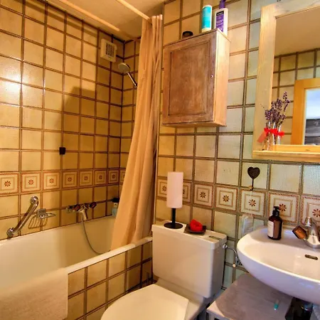 Au Pied Des Dents Du Midi シャンペリー