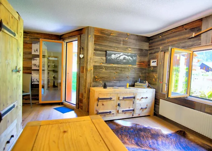 Au Pied Des Dents Du Midi *